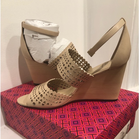 Tory Burch 10.5 Perf Gladiator 85mm Wedge Antanado Leather Dulce de Leche - Picture 4 of 7